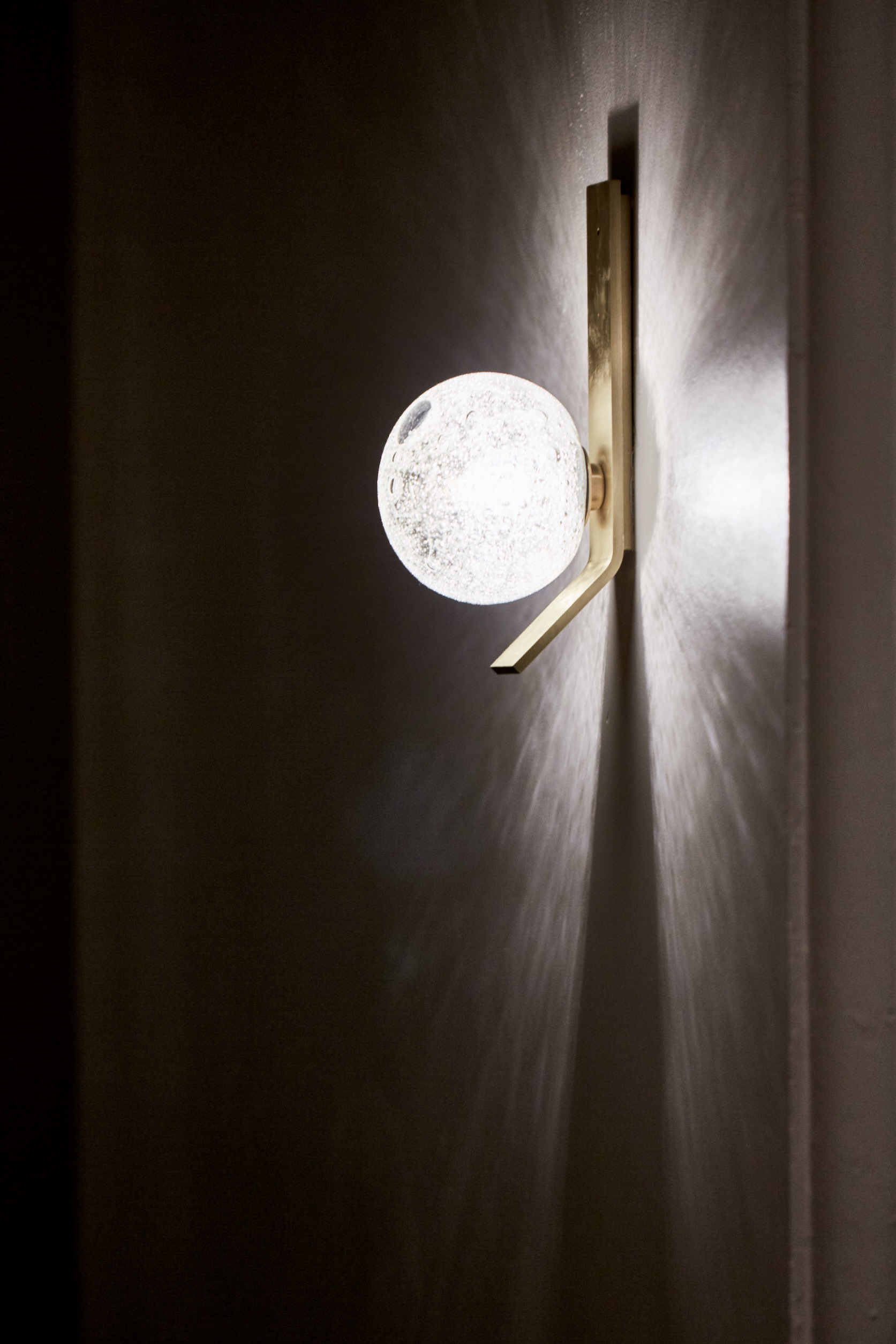 Articolo Studios Fizi Ball With a Wall Kick