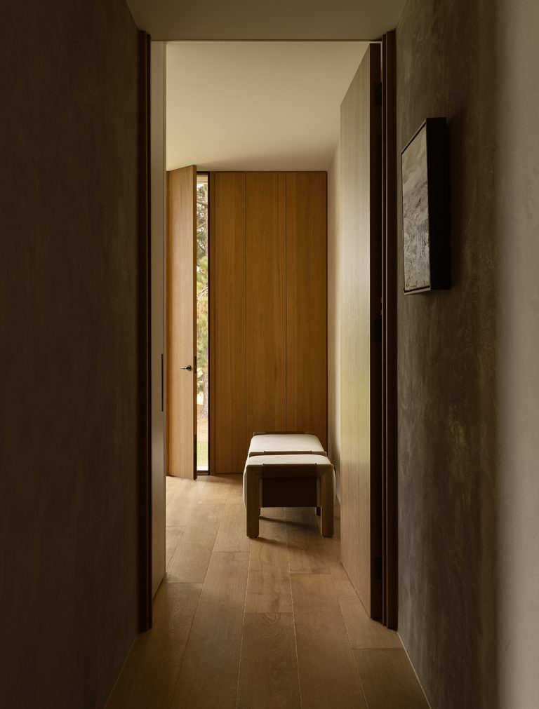 Articolo Studios Luxury Lighting Saddle Bench in Cpae Scahcnh Residence